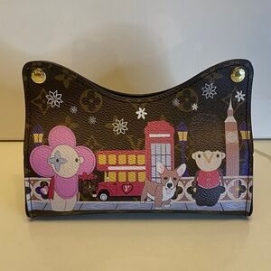 ✅ PRICE IS FIRM ✅ Designer Brown and Pink Tissue Holder.